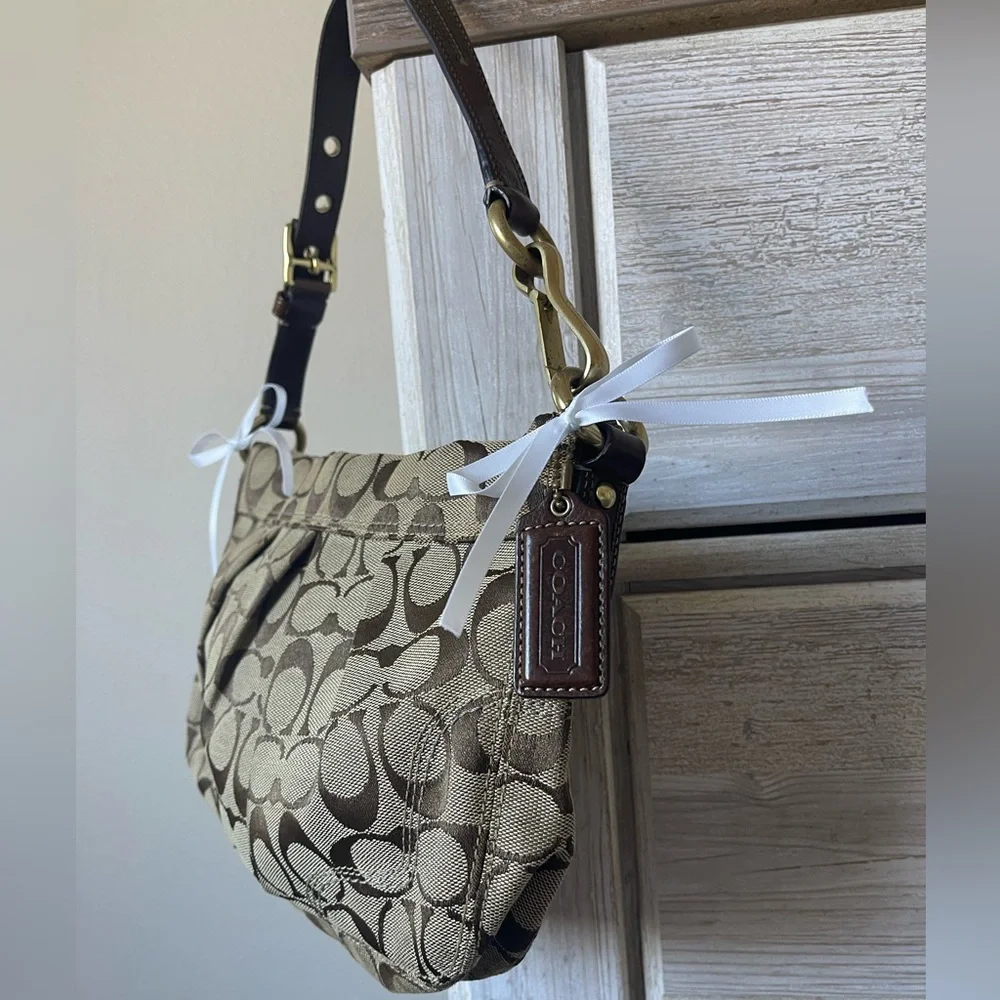 COACH Y2K Signature Brown Hamptons Shoulder Bag - Picture 4 of 17